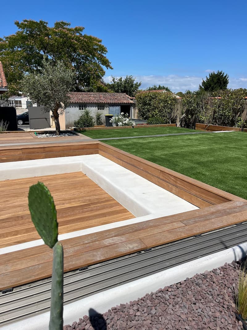 Jardin entretenu à Saint-Martin-de-Ré, sur l'île de Ré
